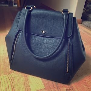 🚨 SOLD Black Tory Burch Half Moon Tote